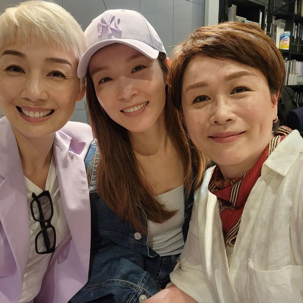 劉曉彤曾經晒出圈中人合照，其中Ali亦係素顏出鏡