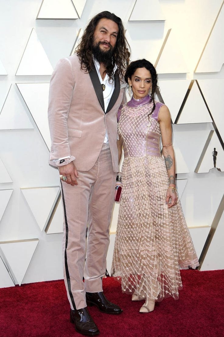 Jason Momoa與前妻Lisa Bonet曾以粉紅情侶裝出席頒獎典禮！