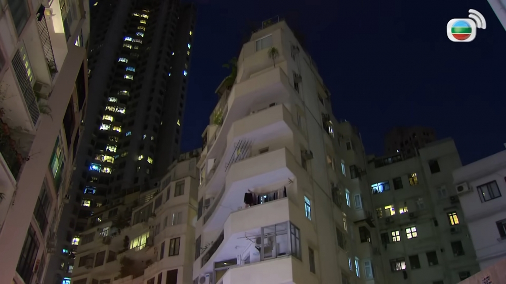 根叔一家所住嘅大廈位於列堤頓道28-34號嘅文華大廈。