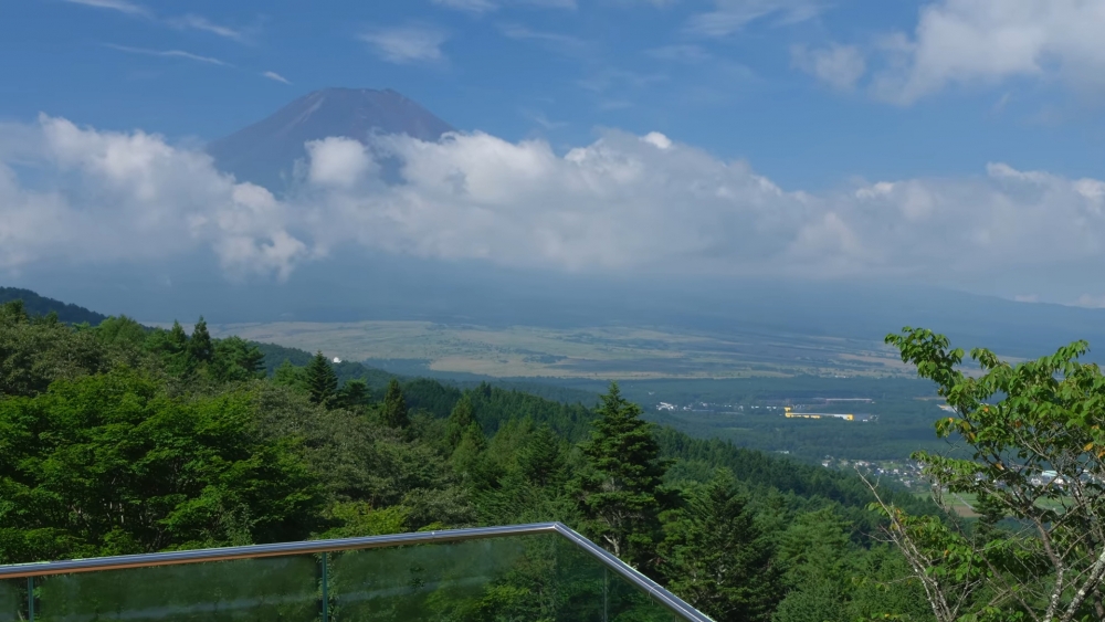 忍野村仲有一處未被外國人知曉嘅新開展望台。