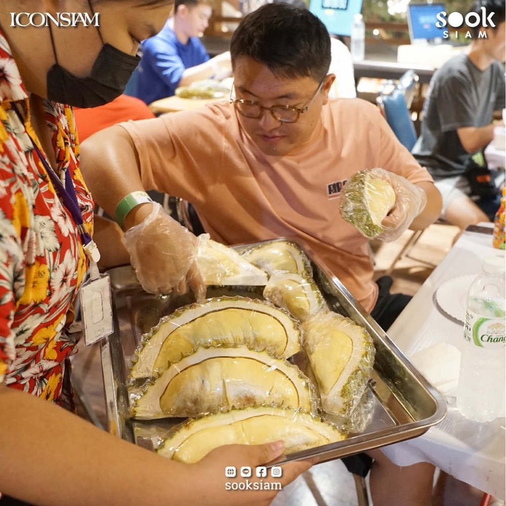 大家可以食到唔同品種嘅榴槤。