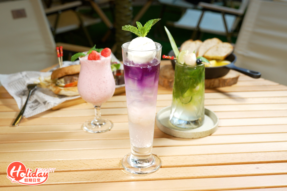 飲品選擇超過十款，賣相充滿夢幻感覺。