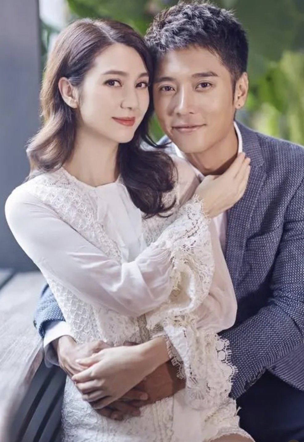 52歲藝人洪欣與內地藝人張丹峰今日凌晨宣布離婚。