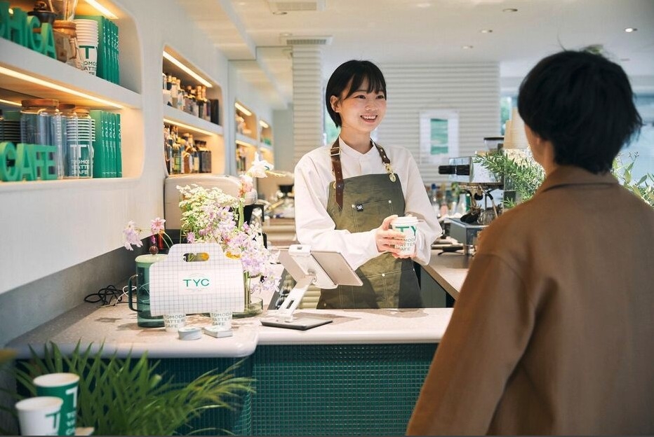 日本東京有一間新開嘅「朋友工作嘅咖啡店/酒吧(友達がやってるカフェ/バー)」。