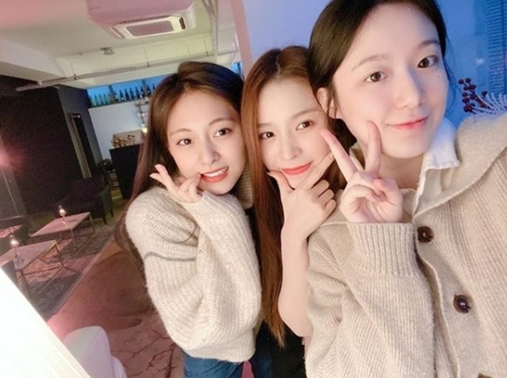 莊錠欣返內地發展時卻將與子瑜舒華嘅合照全部刪除