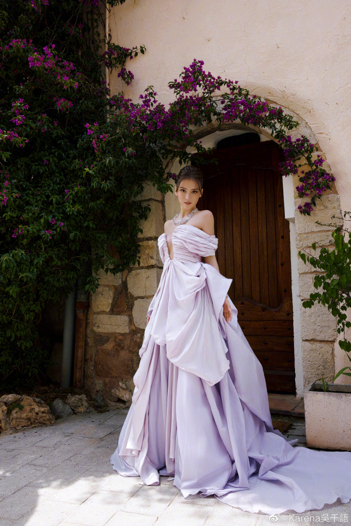 吳千語呢一身打扮更登上微博熱搜