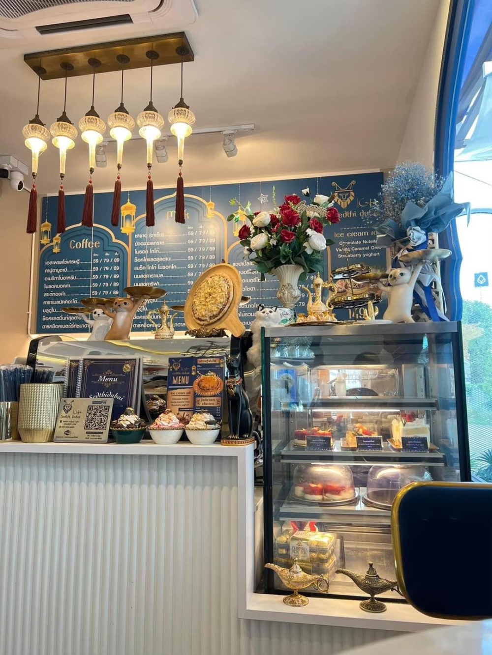 Cafe的點餐區域空間不大，但同樣十分吸睛！