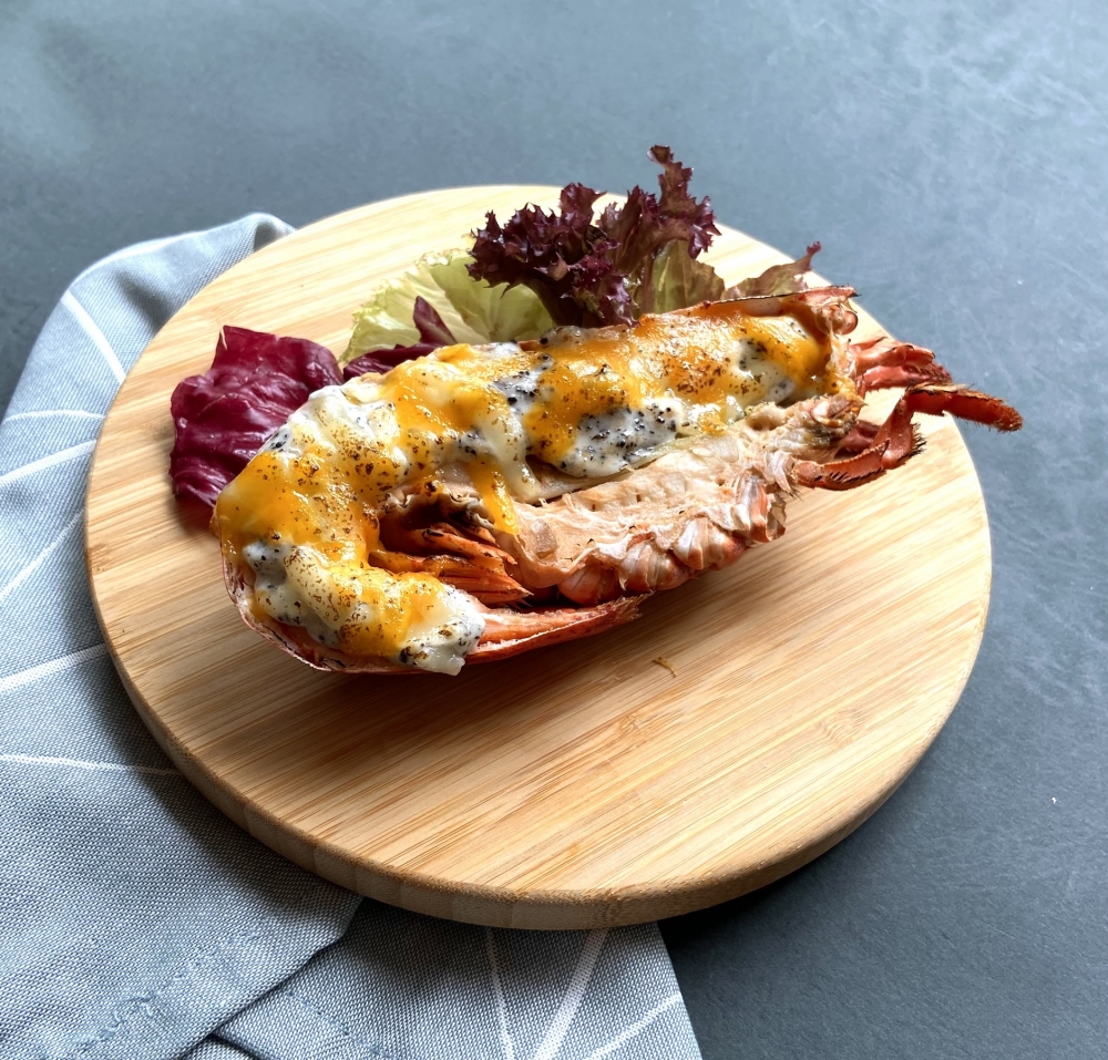 每位客人可獲贈黑松露焗龍蝦一份！