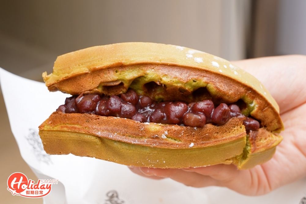 宇治金時抹茶紅豆格仔餅也是人氣款式,蛋漿中加入宇治金時抹茶粉,烘好後帶陣陣抹茶香!