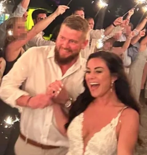 一則新聞指出美國一位新娘喺婚禮過後走出場地，不幸遇上車禍離世