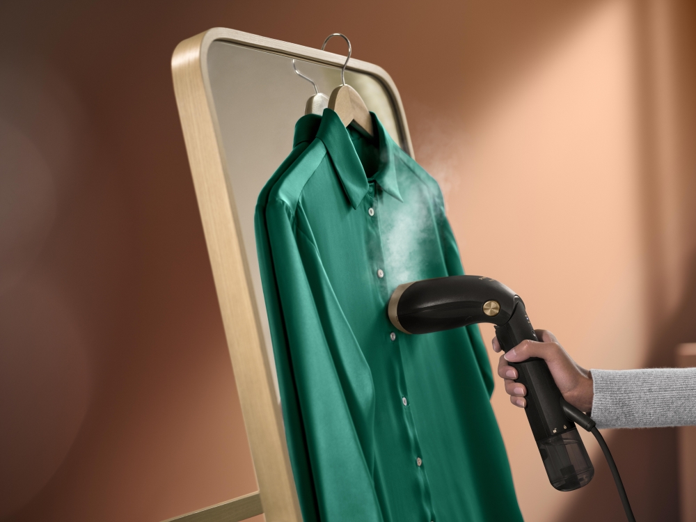 超方便垂直掛熨，掛喺傢俬後面，熨衫板都唔洗使用！