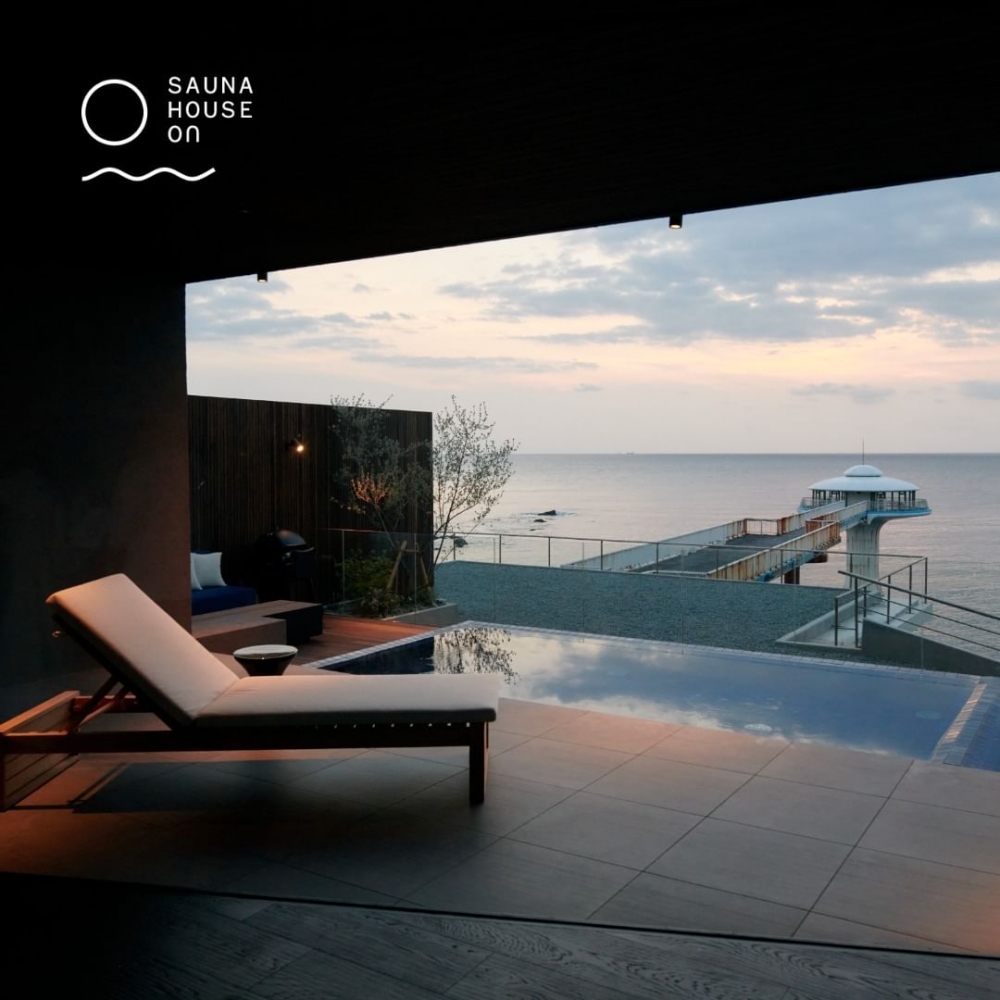 客房可以望住大海浸溫泉