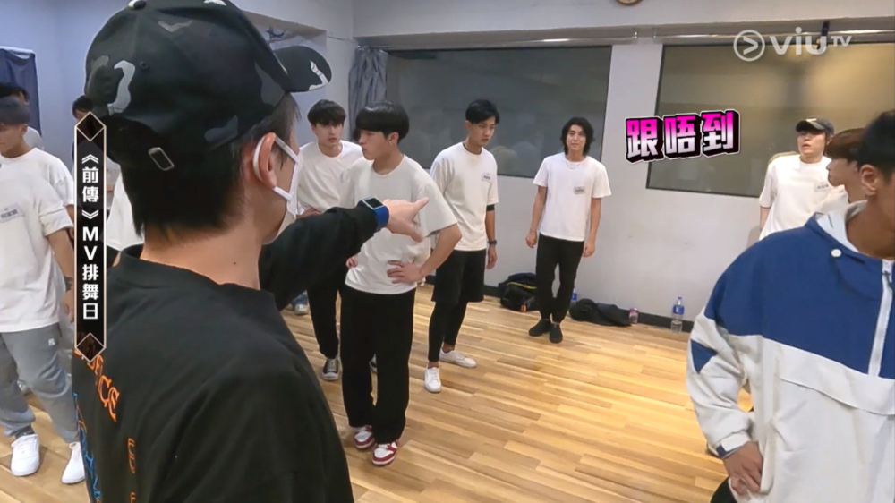 老師發火直斥:「有邊個跟到?咁點解你拍片,佢哋跳舞呀?」