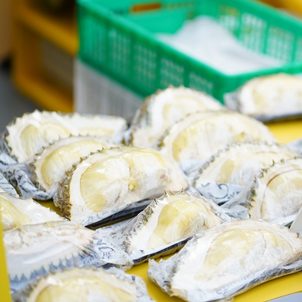 今年有唔同品種嘅新鮮榴槤。