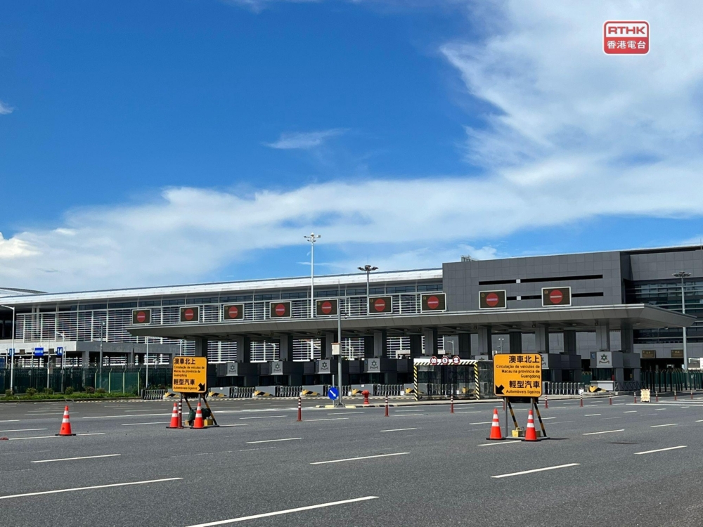 如登記車輛的車齡滿6年,需先在申請時提交「驗車紙」。