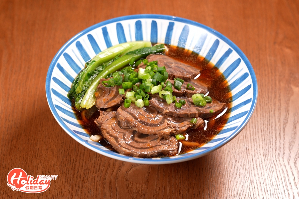 麵條從本地粉麵廠特意訂製，食落特別Q彈掛湯。