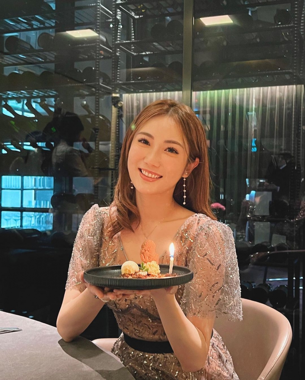 蔡嘉欣日前飛韓國慶祝生日。