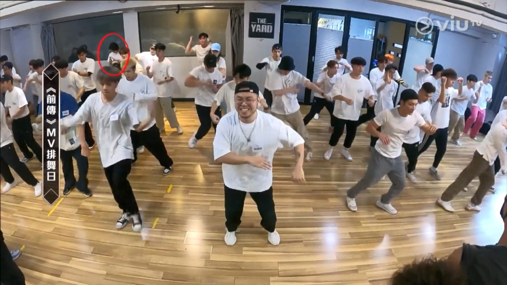 31號參賽者Andy唔練舞仲拎部電話出嚟拍片被舞蹈老師斷正