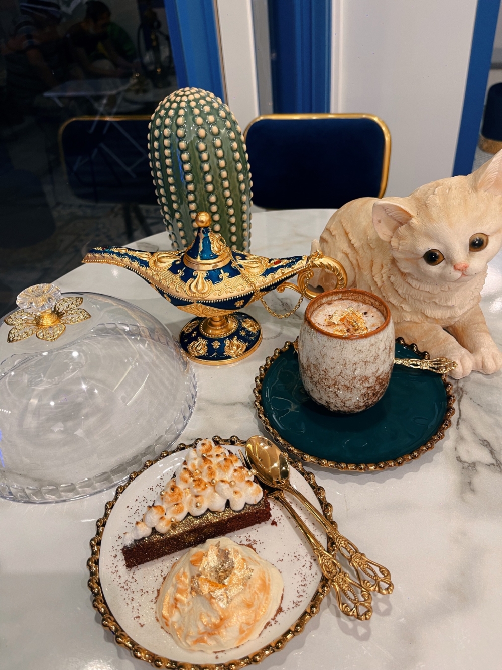 不論甜點賣相精緻，就連餐盤都充滿異國風情，打卡一流！