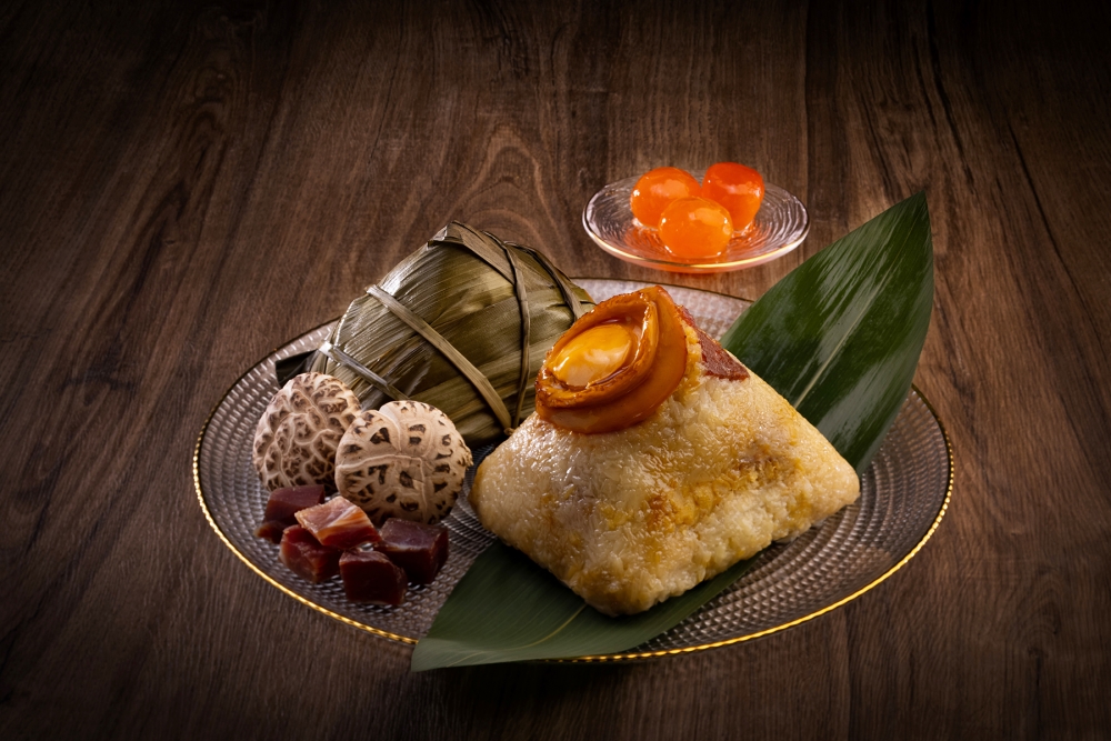 富豪至尊原隻鮑魚瑤柱火腿粽。