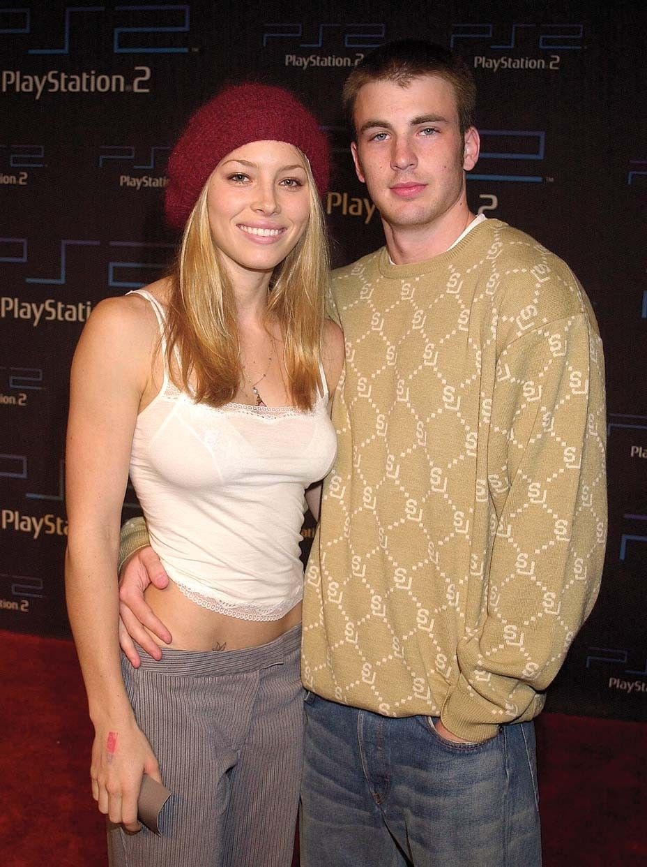 Chris Evans曾與Jessica Biel於2001年交往~