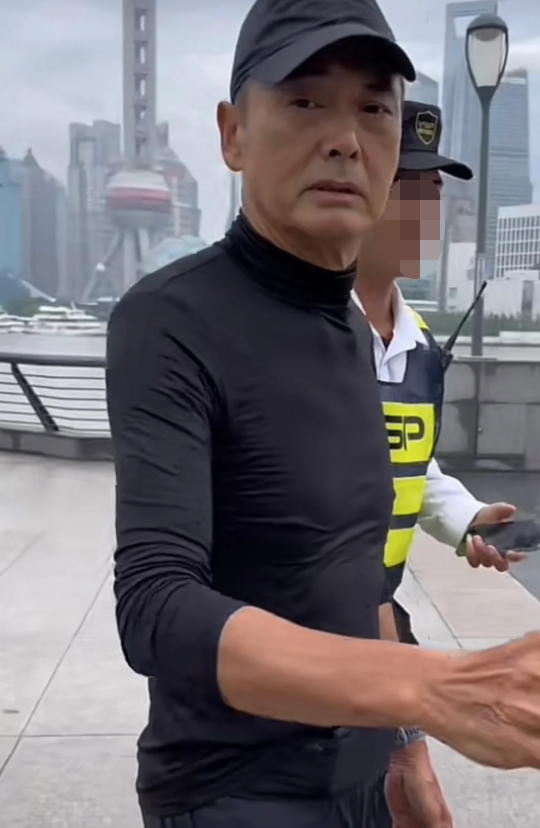 最近發哥因為工作飛去上海，發哥一如以往作風，每日堅持晨跑，唔少上海市民都喺外灘等地偶遇發哥