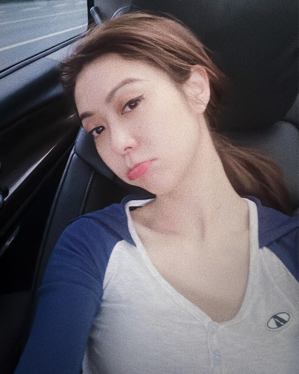 唔化煙燻妝嘅Fiona回復清純外貌