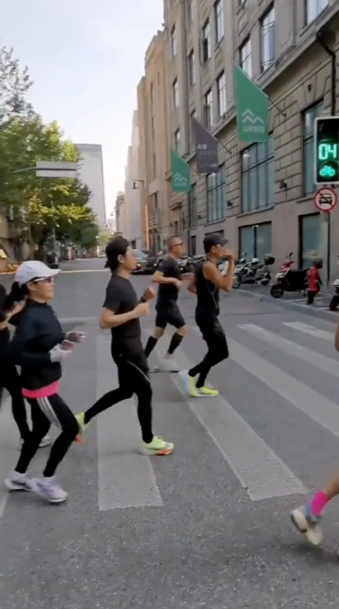 唔少網友都跟隨發哥一齊跑步