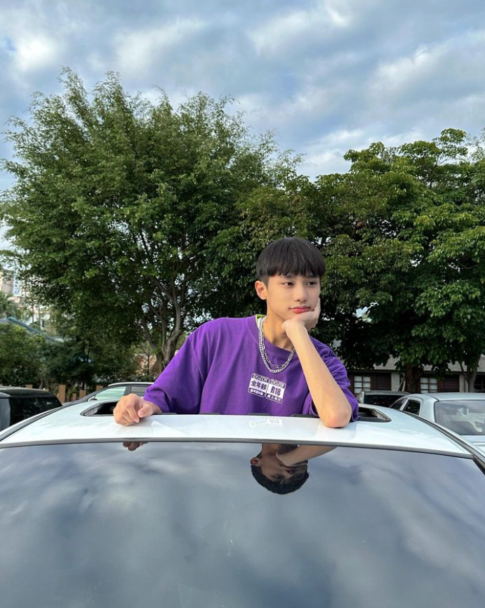 台灣網紅耀樂(本名邱耀樂),佢曾用藝名「冥樣」喺抖音拍片