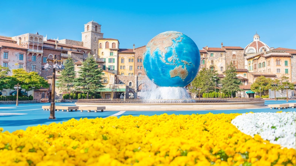 東京迪士尼園區剛開業時票價為3,900円，加價後約係開業時嘅三倍！