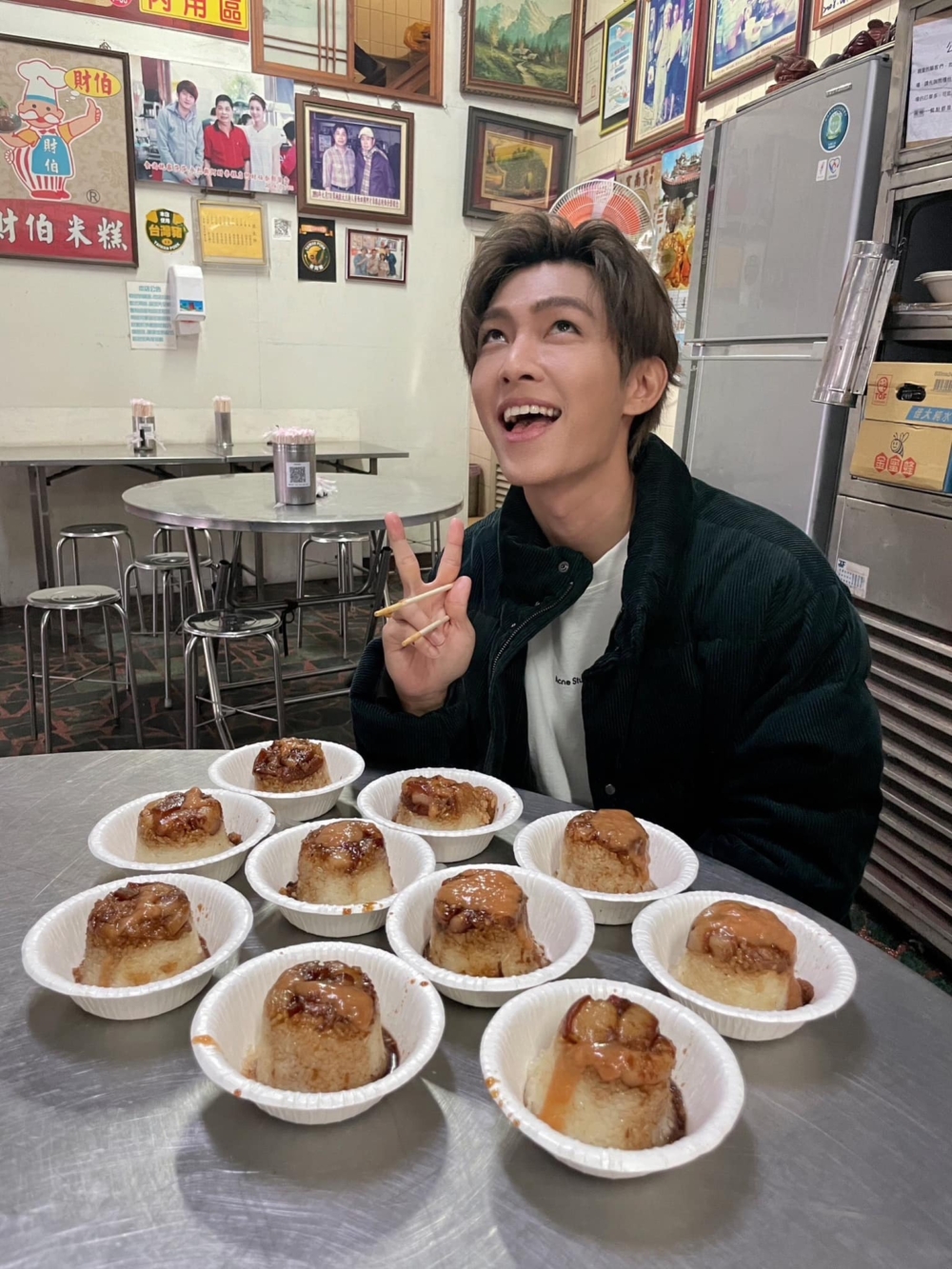 2018年11月有週刊刊登咗炎亞綸與三名男子嘅親蜜照片及對話紀錄,直指炎亞綸「一腳搭三船」,同時與3男交往