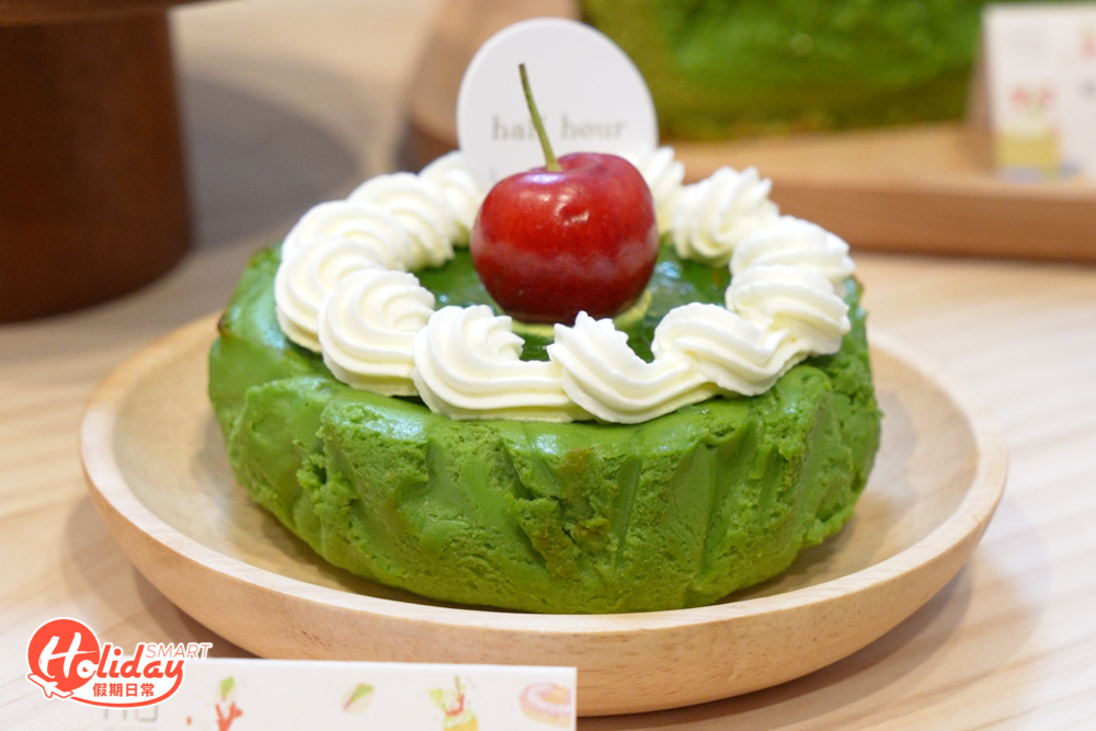 市集有齊26間爆紅IG店製作超過100款開心果甜品，包括巴斯克、千層蛋糕、閃電泡芙、布甸包、馬卡龍、Brownie及毛巾卷等。