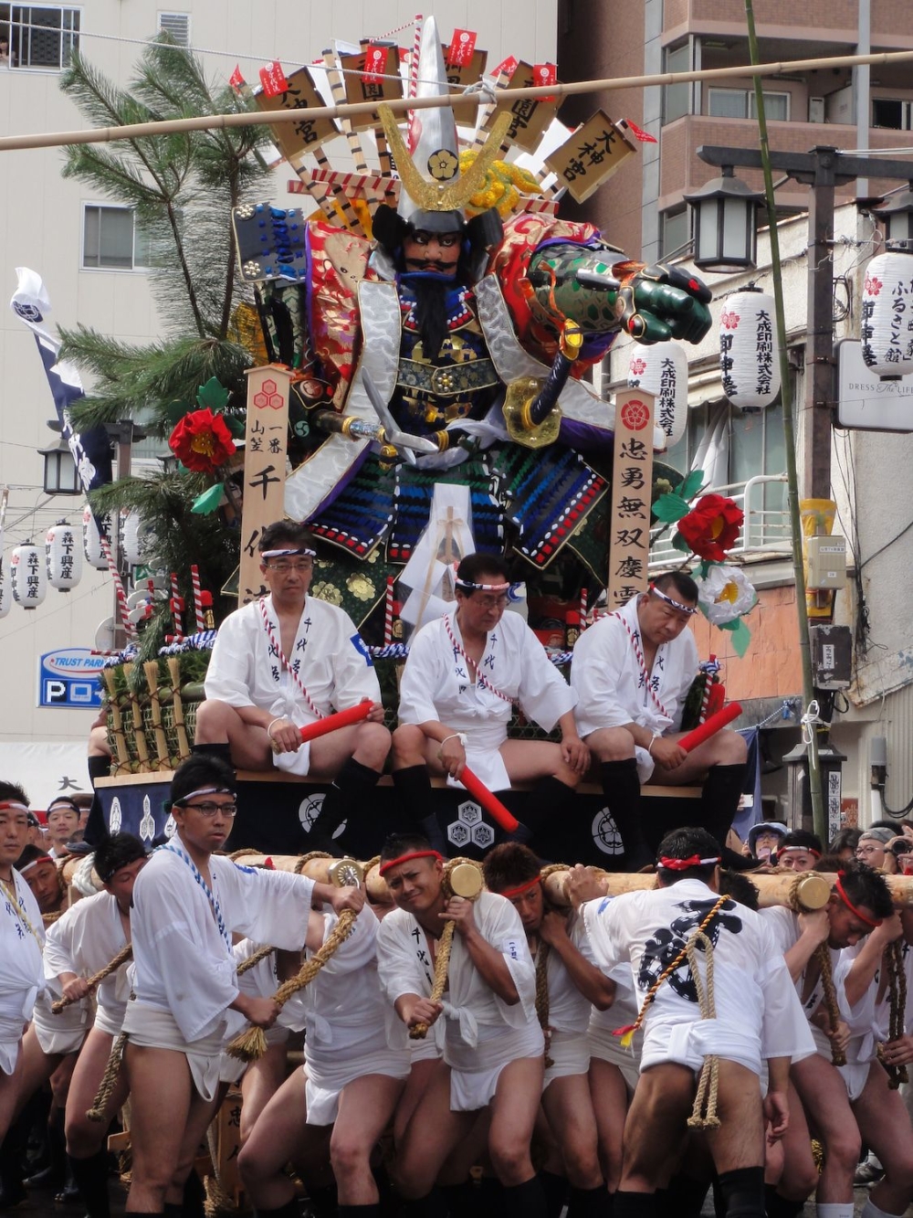 「追山笠」結束後，「飾山笠」一般都會拆除，但櫛田神社內的「飾山笠」就會常設裝飾，讓遊客可以觀賞～