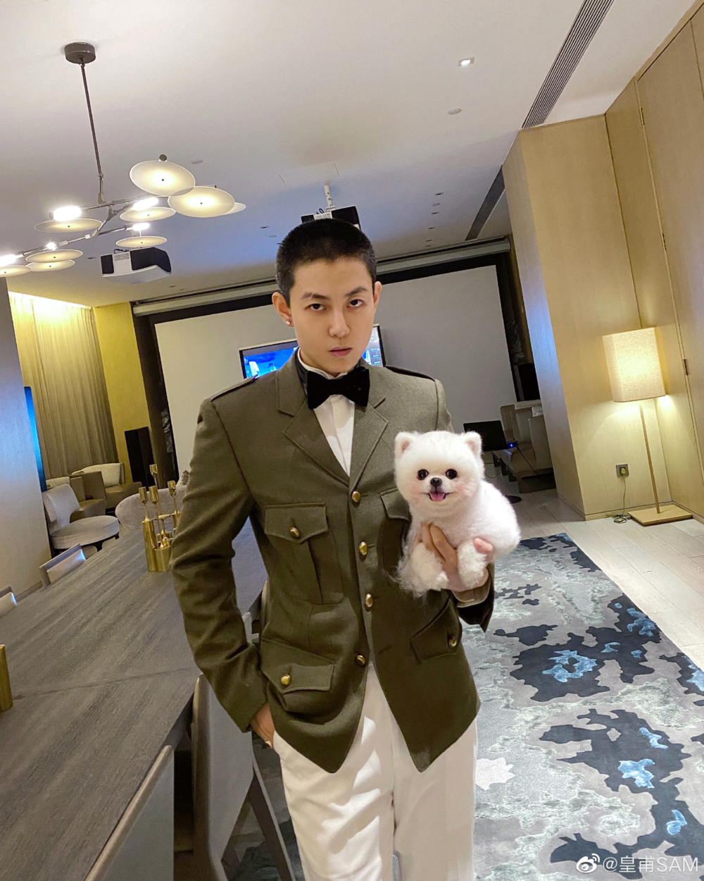 皇甫聖華除咗外型引起關注外，佢嘅背景似乎都唔簡單