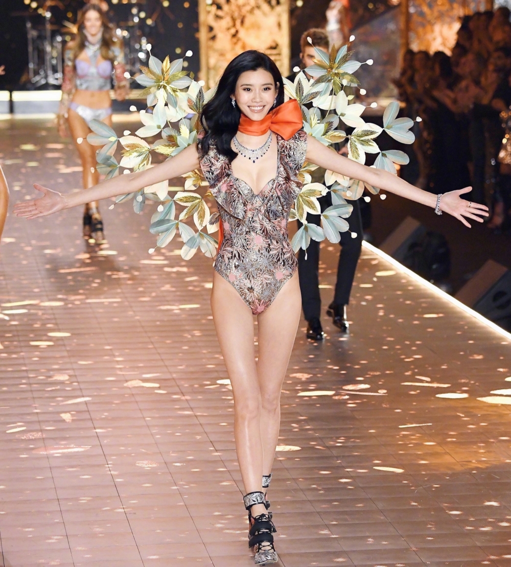 奚夢瑤曾經為唔少國際品牌行catwalk