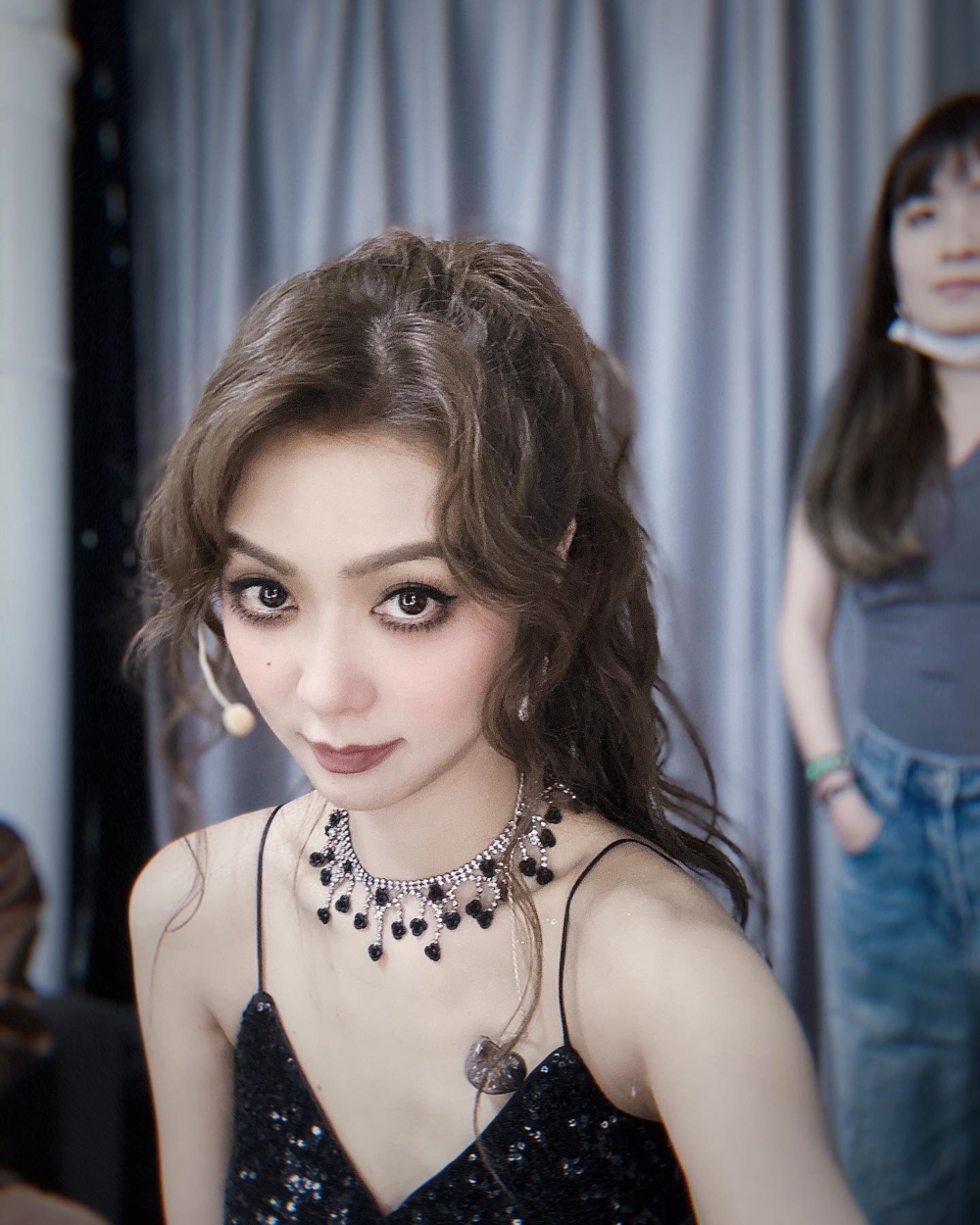 有網民更喺連登討論區開post：「Fiona薛凱琪個樣愈搞愈奇怪?」