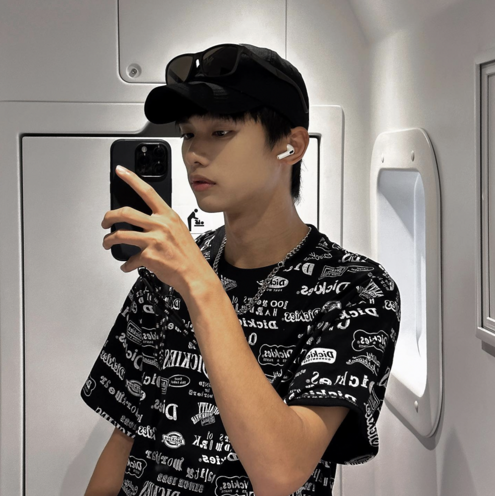 耀樂同炎亞綸交往約半年就分手,2018年耀樂以藝名「冥樣」開始喺抖音拍片並走紅。