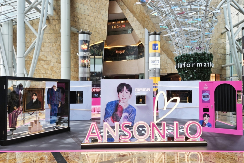 盧瀚霆國際後援會為祝賀教主生日，在朗豪坊特設期間限定店～