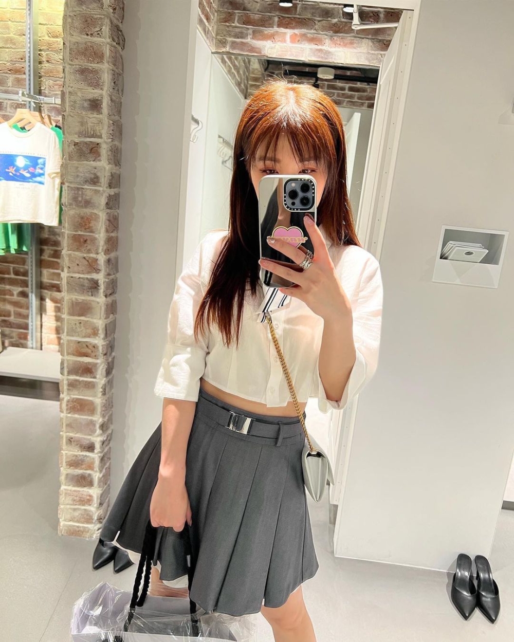 去到年輕人最愛嘅潮流地原宿,譚嘉儀悉心打扮學生look行街。