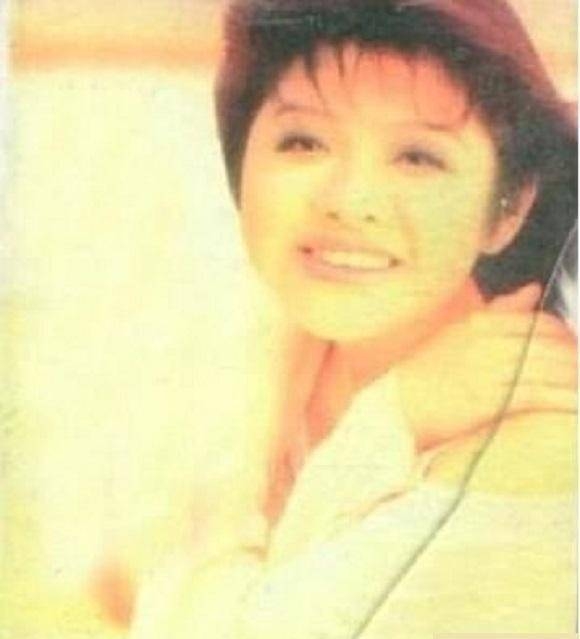 亦有另外嘅舊照被指係韓紅後生時影嘅相。