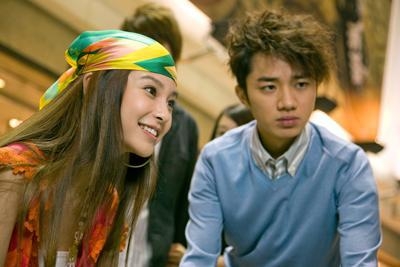 電影《矮仔多情》亦都係2009年上映。