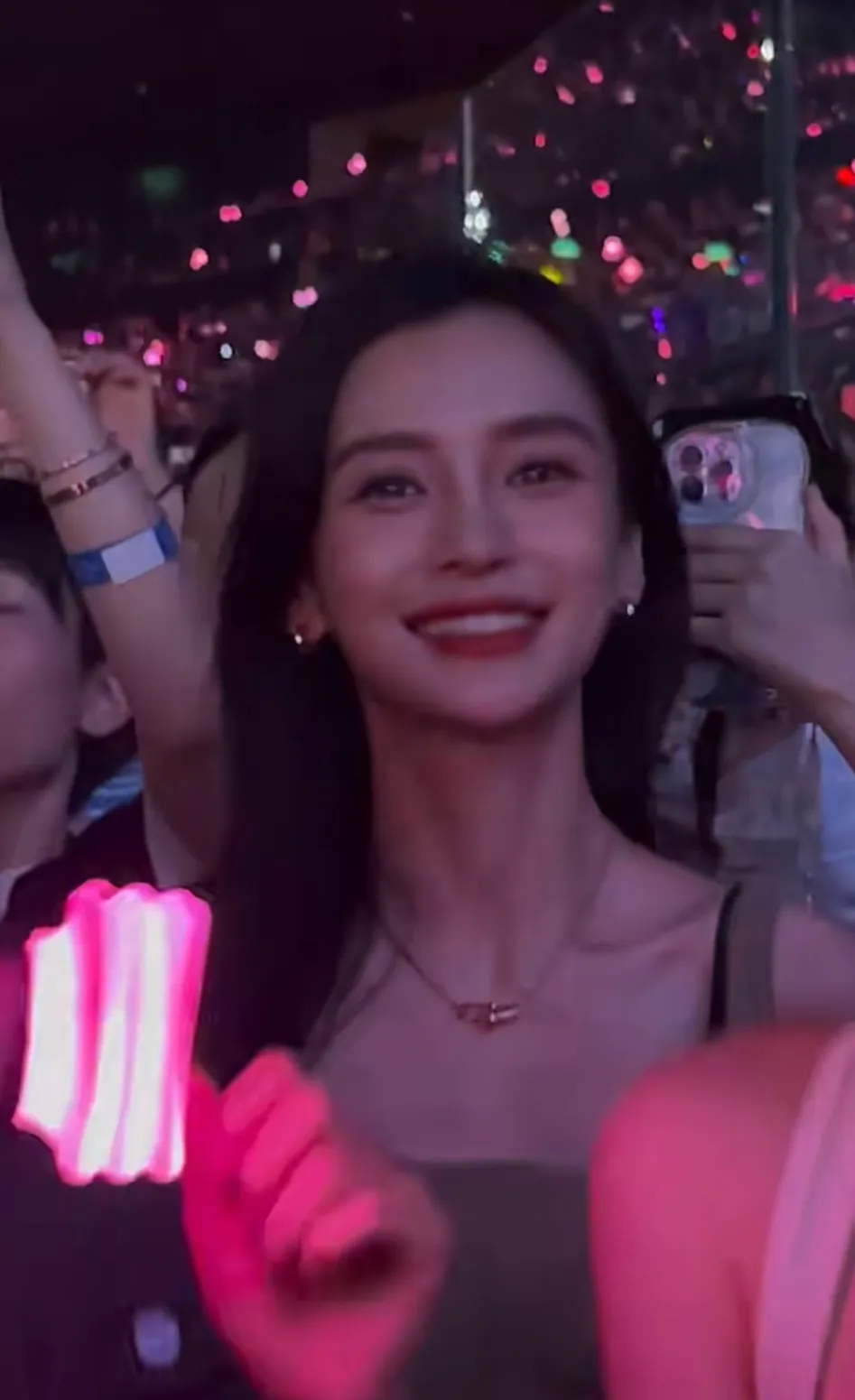 之前睇BLACKPINK演唱會時Baby更因美貌而多次登上熱搜。