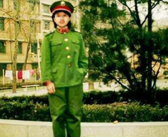 其中一張鏡頭距離較遠，所以相中人嘅樣唔係睇得好清楚