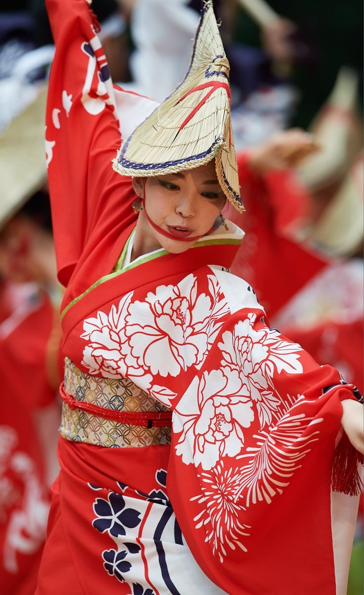 「阿波舞」為日本三大舞蹈之一，相傳源自德島的「盆舞」。