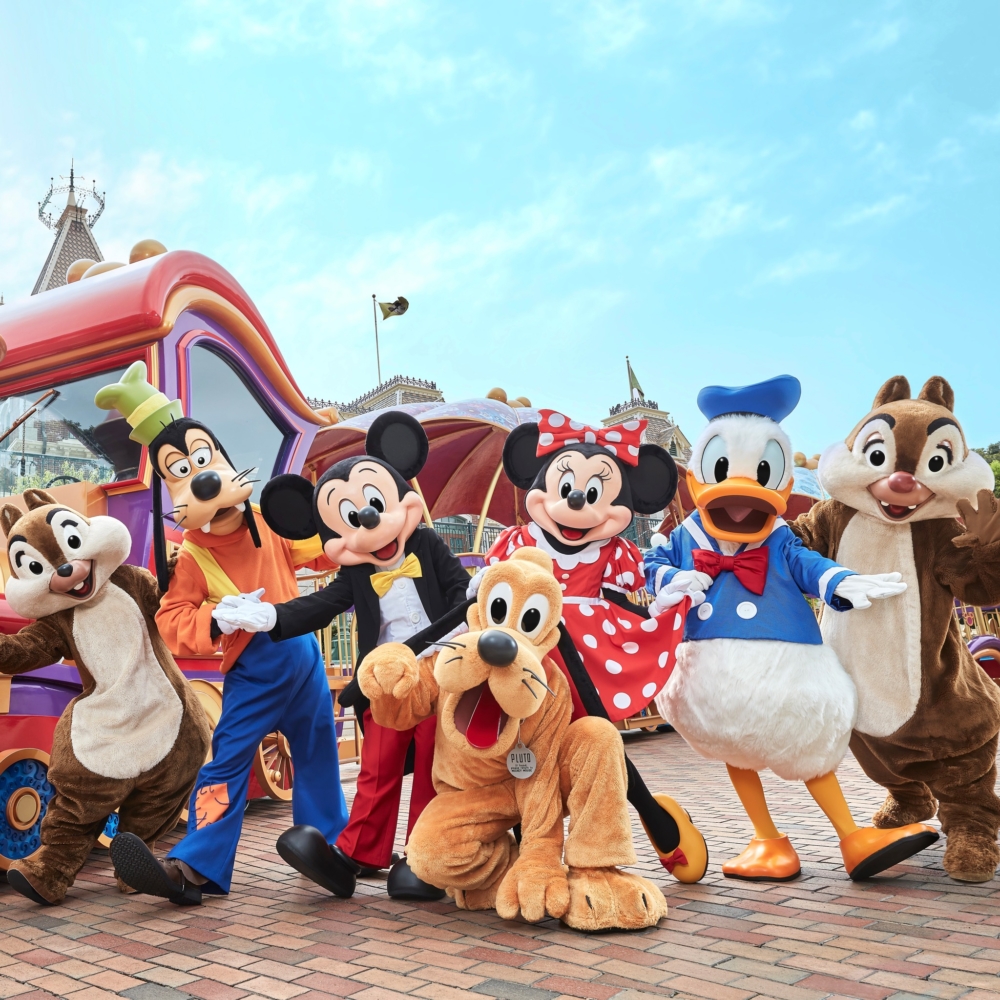 盧瀚霆國際後援會替教主獻愛心，邀請兒童中心的小童去遊玩香港迪士尼樂園！