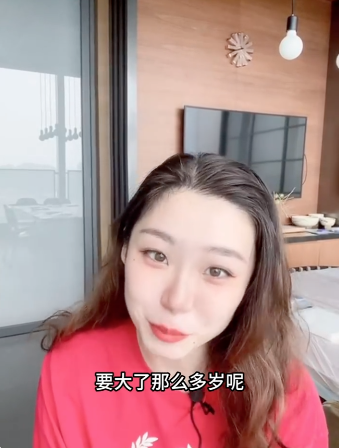 第二輪嘅評判同第一輪面試係一樣，今次樂小姐又問佢係咪自己化妝，更直言佢化到自己比實際年齡老好多