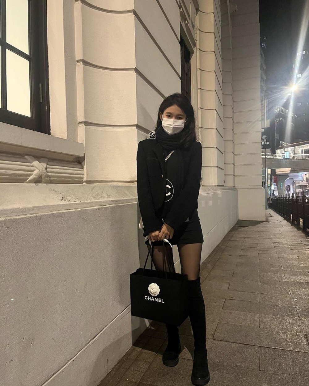 Surine年紀輕輕生活富貴,IG有非常多嘅名牌相