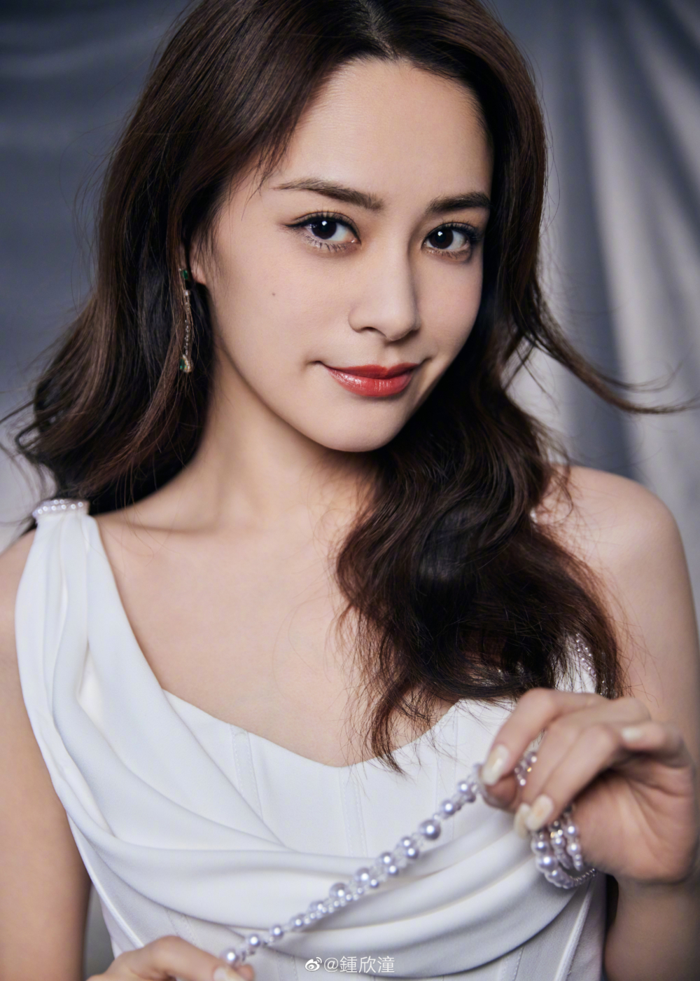 有網友指女生之間親近啲好正常，認為阿嬌同皇甫聖華只係好友關係。 