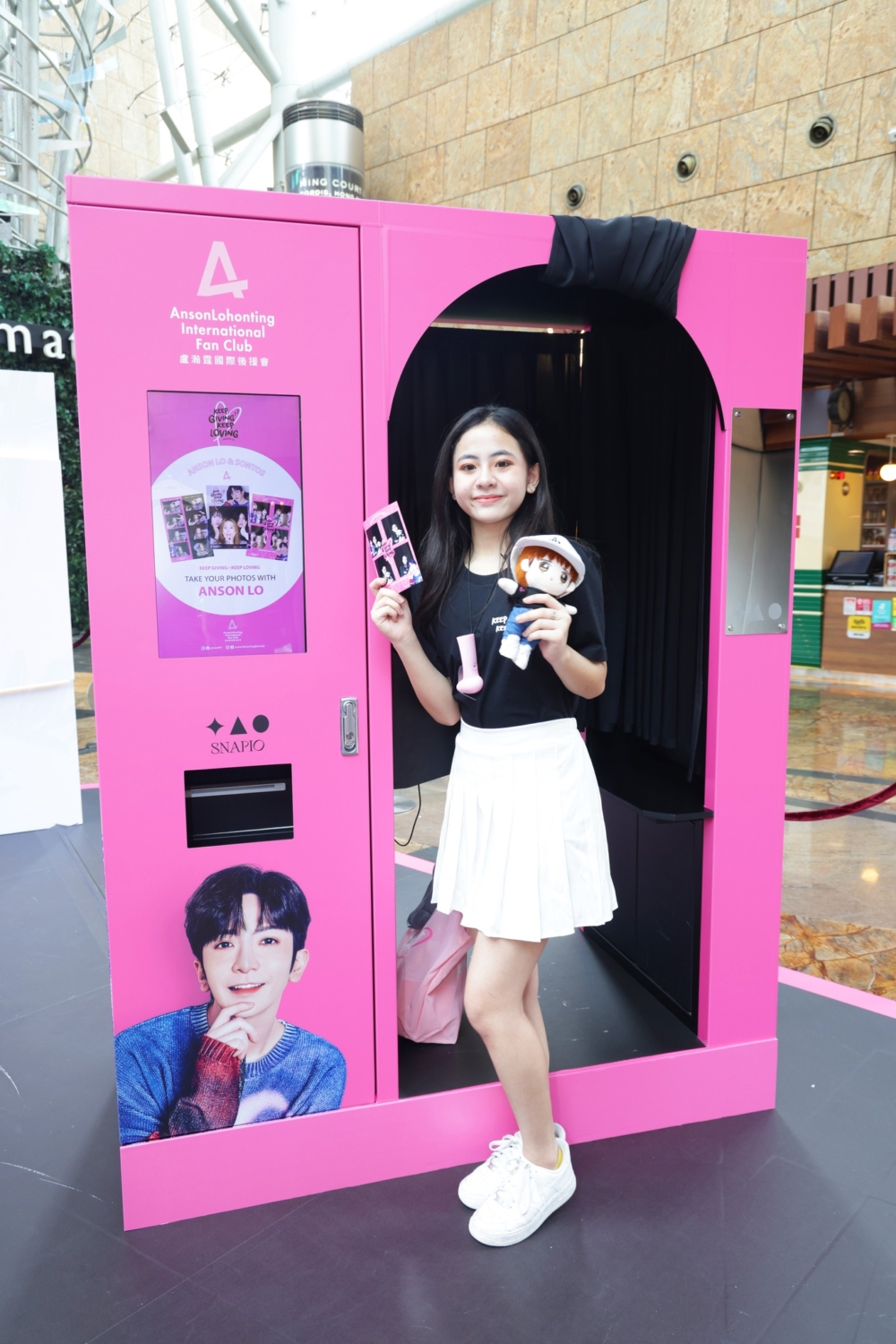 生日主題即影即有Photo Booth，可以同教主瘋狂「合照」！