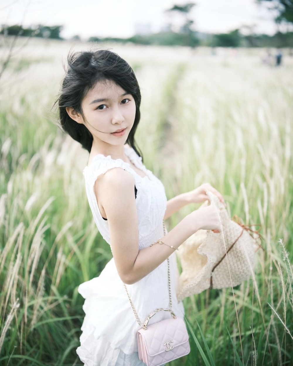 年僅18歲嘅「嫩版麥明詩」Surine背景好快就曝光!